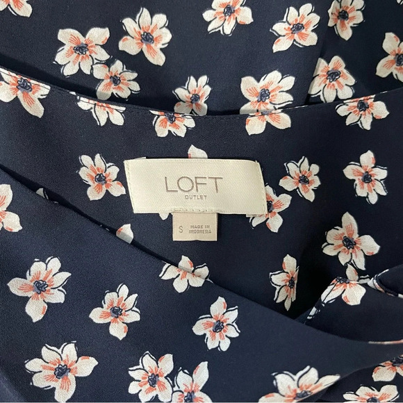 LOFT Outlet Navy Blue & Pink Floral Print Flutter Sleeve Blouse Small Women’s - Picture 8 of 10